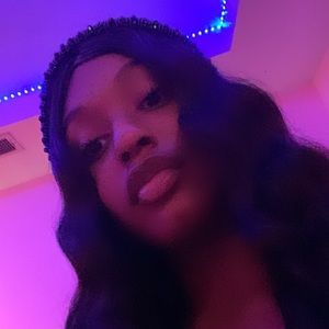 Meet your Posher, Joya